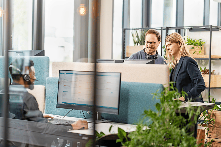 timocom-working-world-customer-service-business-security (1)